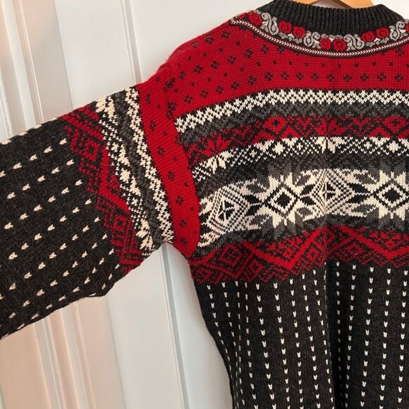 BNWOT Norwear Icelandic Sweater in 100% Wool with Decorative Metal Closure - Picture 10 of 12